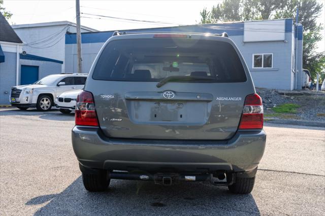 used 2005 Toyota Highlander car, priced at $7,400