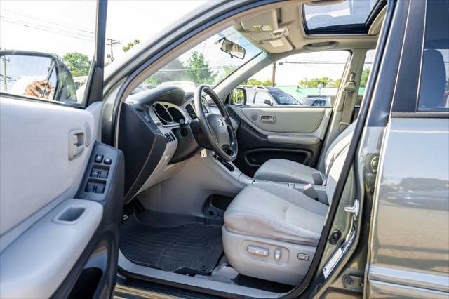 used 2005 Toyota Highlander car, priced at $7,400