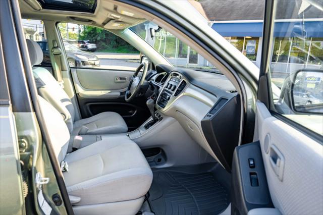 used 2005 Toyota Highlander car, priced at $7,400