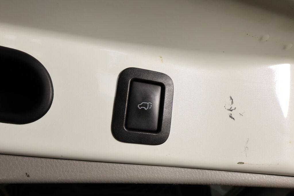 used 2015 Toyota Highlander car, priced at $15,291