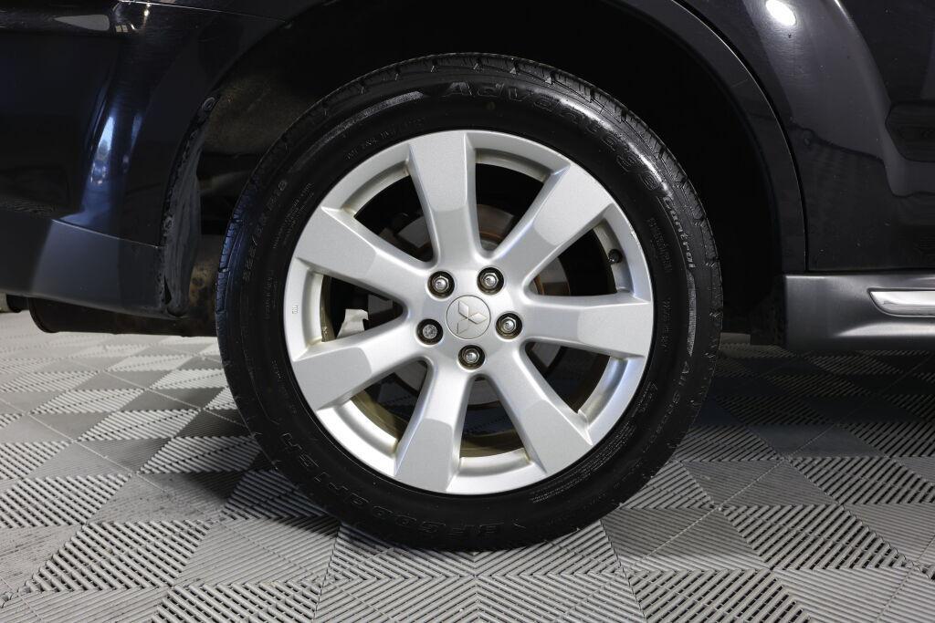 used 2011 Mitsubishi Outlander car, priced at $7,295