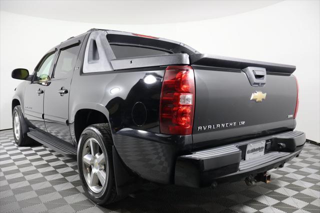 used 2007 Chevrolet Avalanche car, priced at $10,995