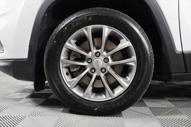 used 2019 Jeep Cherokee car, priced at $15,495