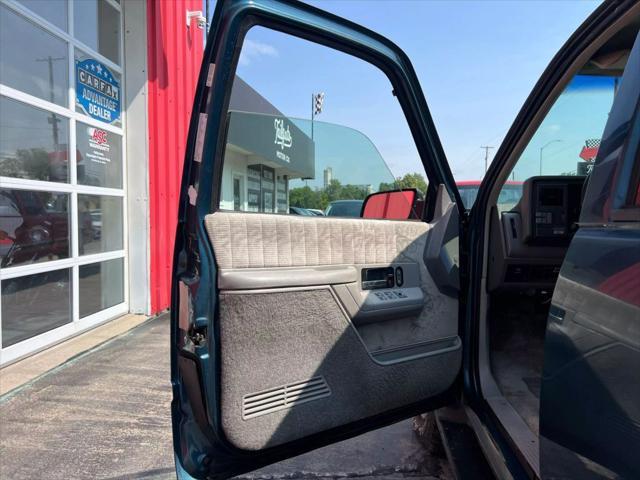 used 1994 GMC Suburban car, priced at $9,900