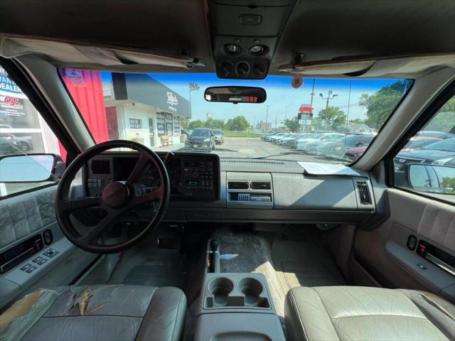 used 1994 GMC Suburban car, priced at $9,900
