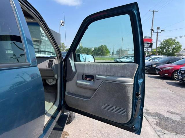 used 1994 GMC Suburban car, priced at $9,900
