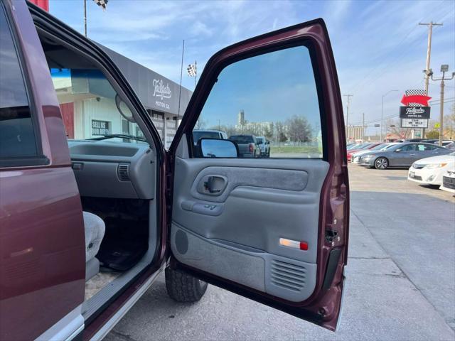 used 1996 GMC Suburban car, priced at $13,900