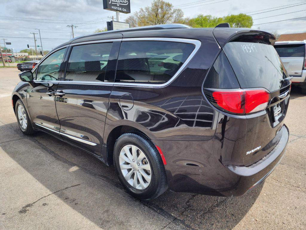 used 2018 Chrysler Pacifica car, priced at $9,189