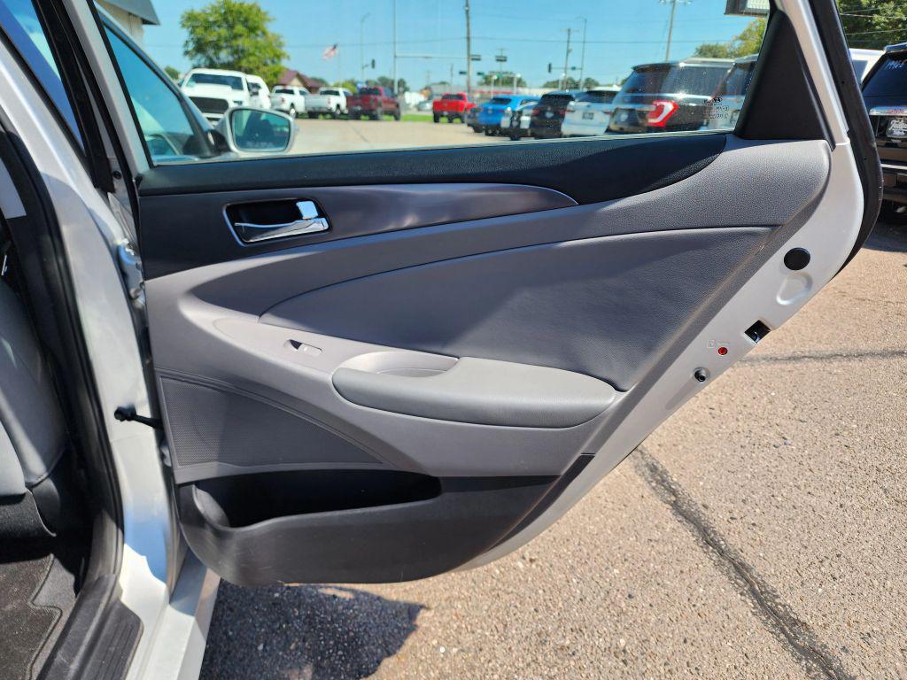 used 2015 Hyundai Sonata Hybrid car, priced at $9,900