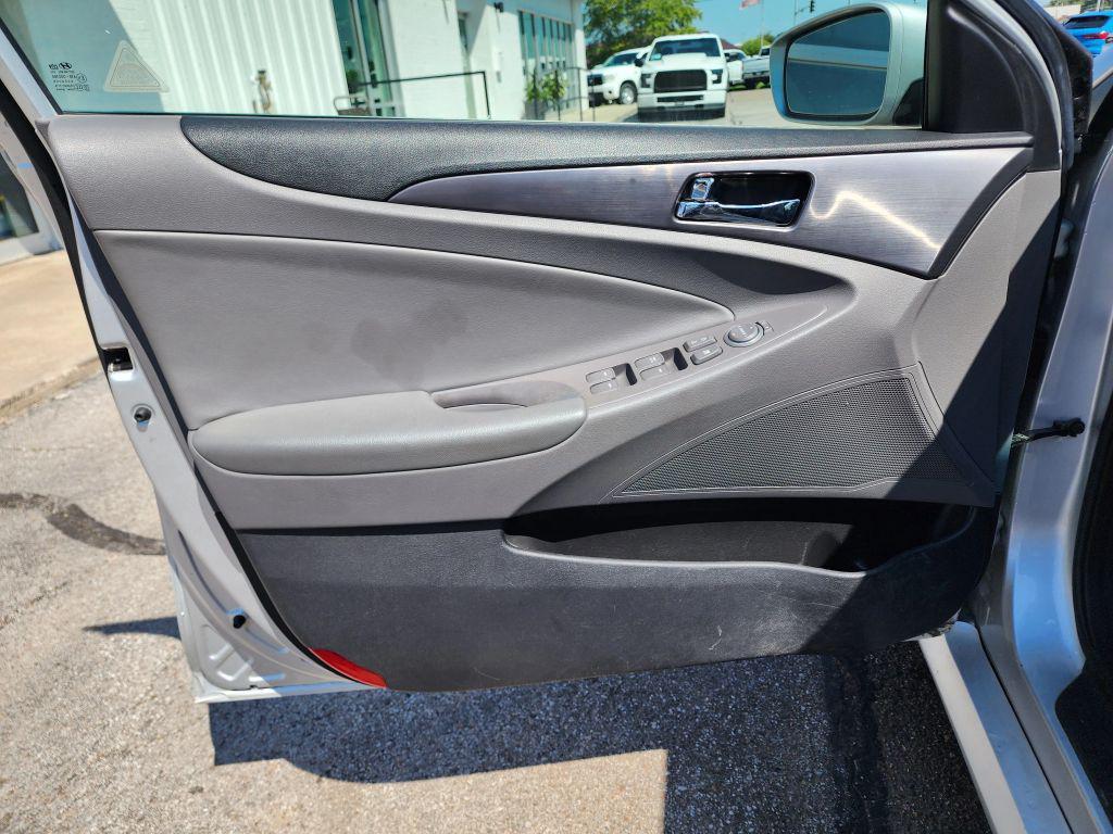 used 2015 Hyundai Sonata Hybrid car, priced at $9,900