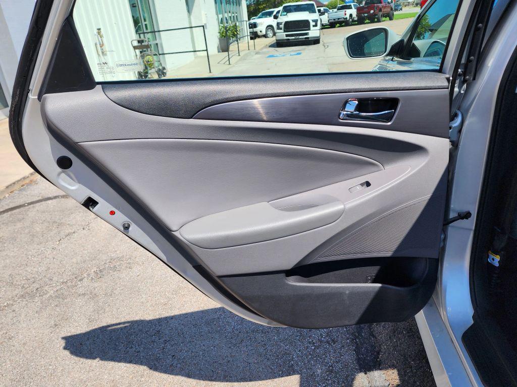 used 2015 Hyundai Sonata Hybrid car, priced at $9,900