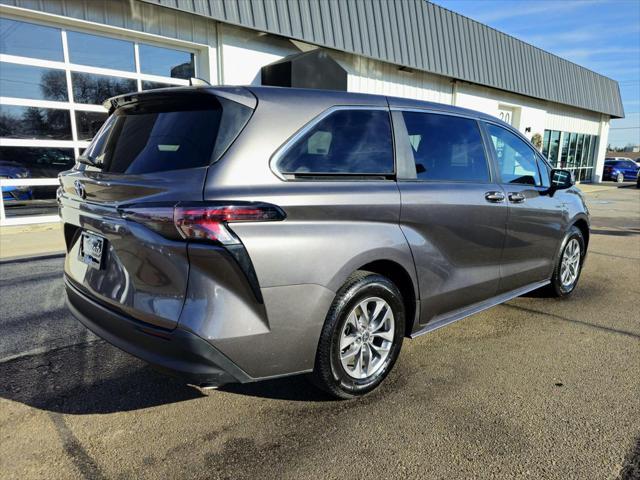 used 2023 Toyota Sienna car, priced at $33,900