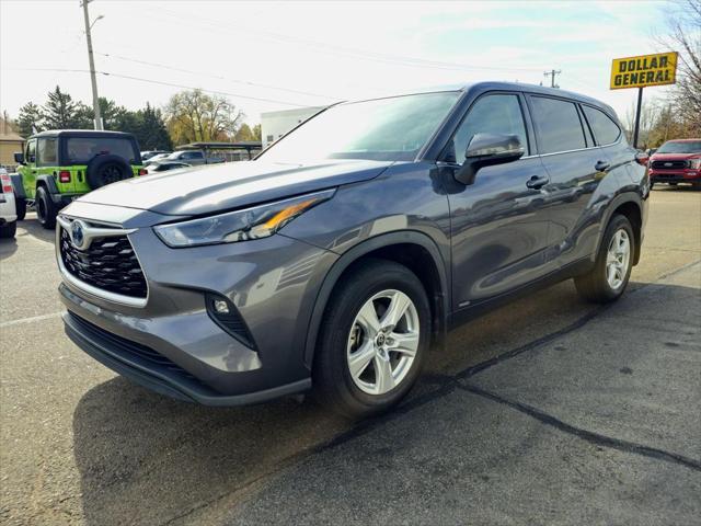 used 2022 Toyota Highlander Hybrid car, priced at $28,000