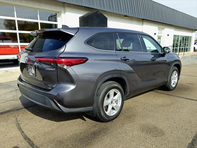 used 2022 Toyota Highlander Hybrid car, priced at $28,000