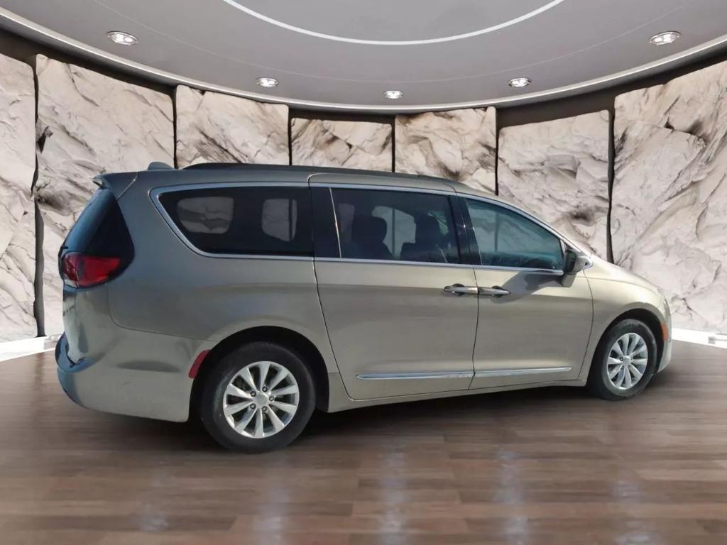 used 2017 Chrysler Pacifica car, priced at $12,995