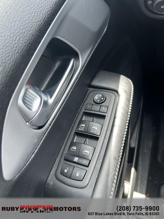 used 2023 Chrysler Pacifica car