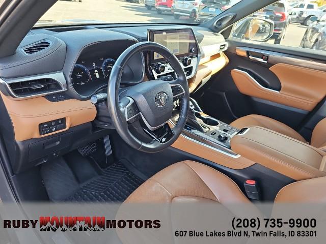 used 2023 Toyota Highlander car, priced at $35,999