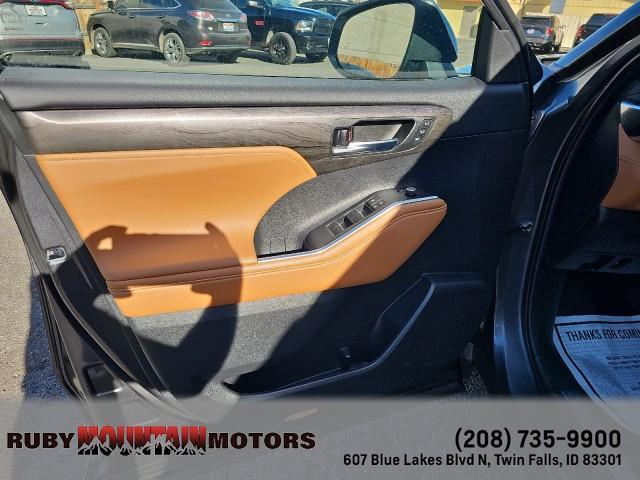 used 2023 Toyota Highlander car, priced at $35,999