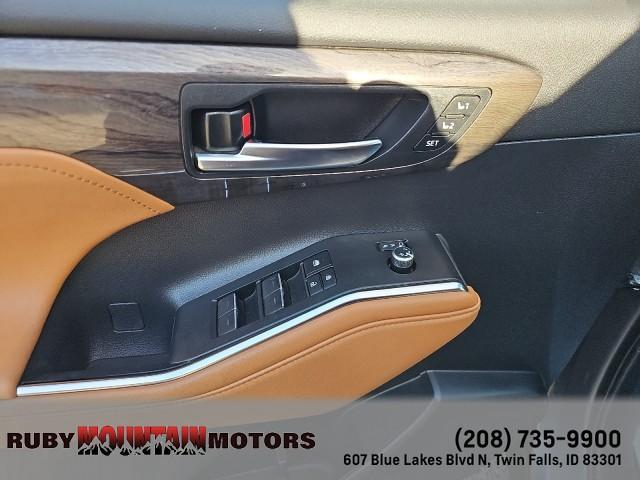 used 2023 Toyota Highlander car, priced at $35,999