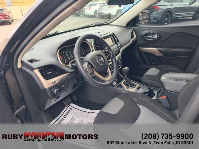 used 2018 Jeep Cherokee car
