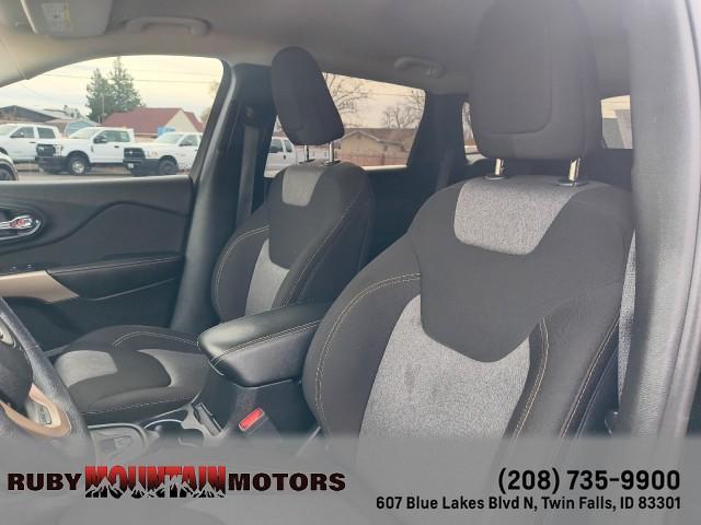 used 2018 Jeep Cherokee car