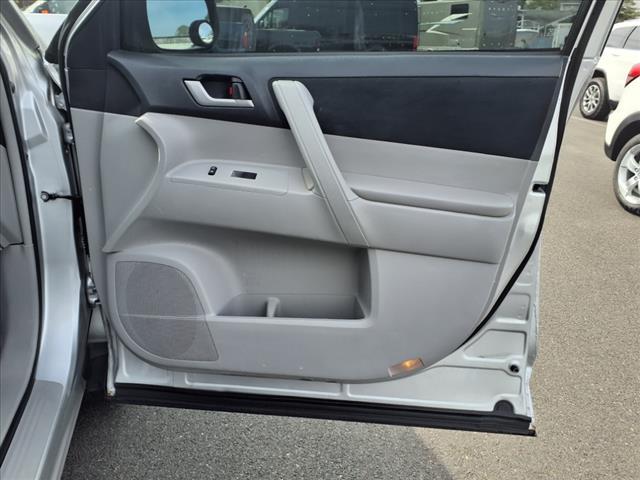 used 2013 Toyota Highlander car, priced at $16,995