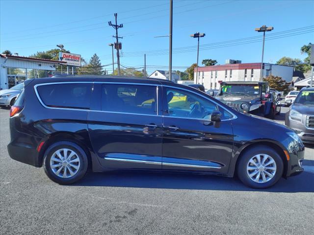 used 2017 Chrysler Pacifica car, priced at $15,995