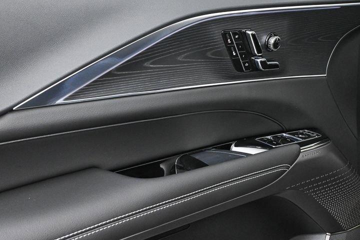 new 2025 Cadillac LYRIQ car, priced at $59,615