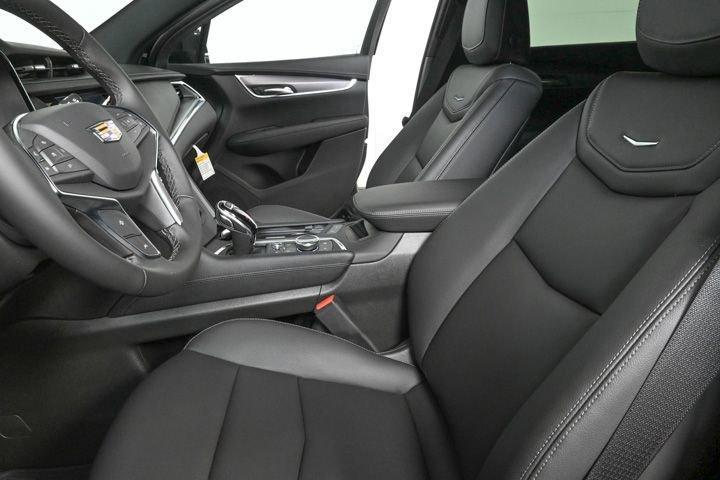 new 2025 Cadillac XT5 car, priced at $45,640