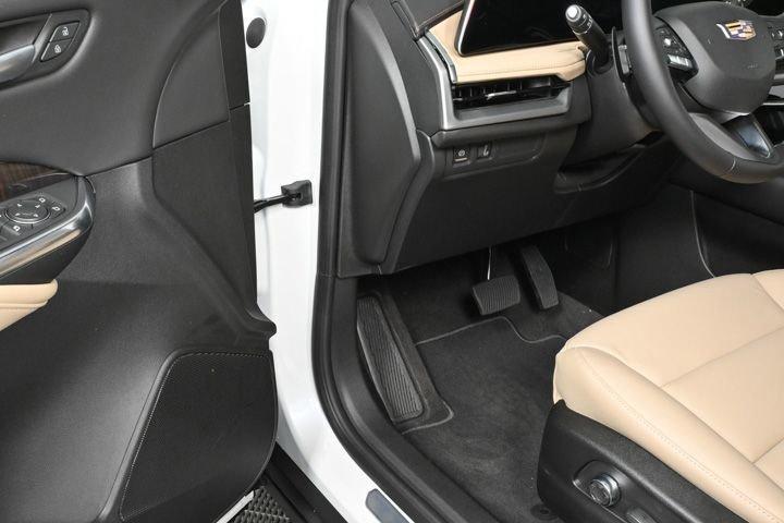 new 2025 Cadillac XT4 car, priced at $44,090