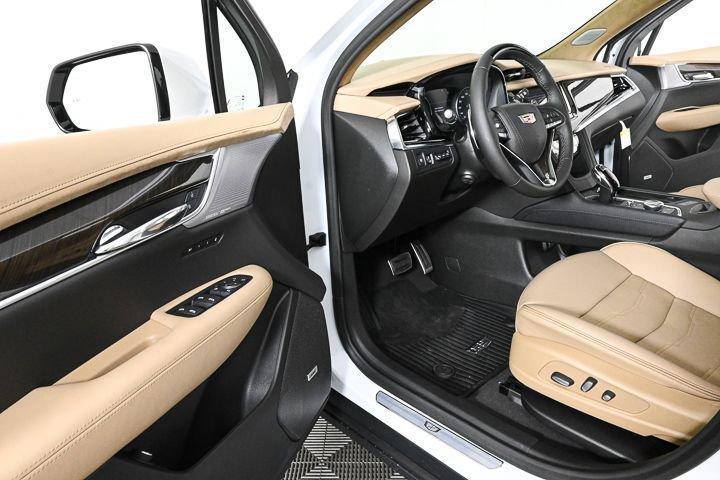 new 2025 Cadillac XT6 car, priced at $77,160