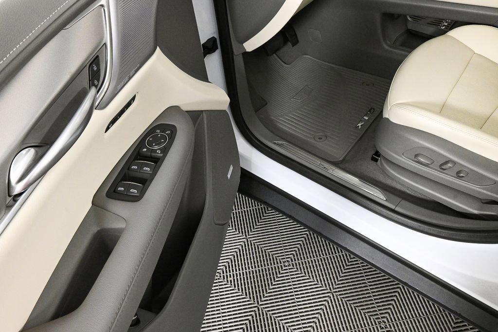 new 2025 Cadillac XT5 car, priced at $52,850
