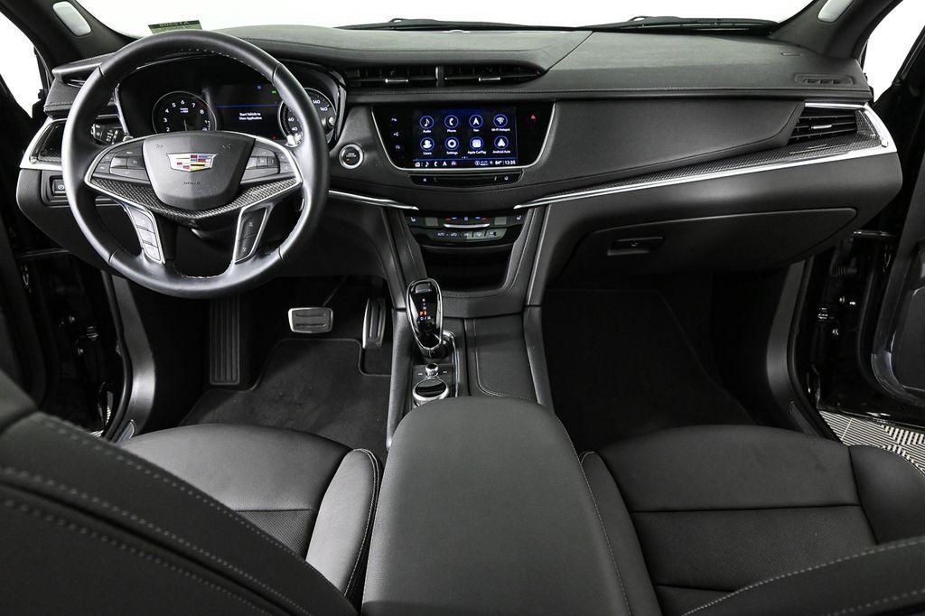 new 2025 Cadillac XT5 car, priced at $57,965