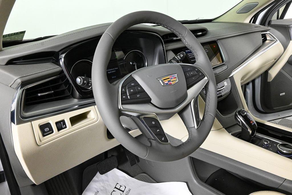 new 2025 Cadillac XT5 car, priced at $53,725