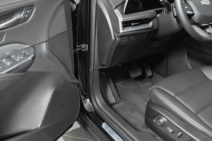 new 2025 Cadillac XT4 car, priced at $44,265