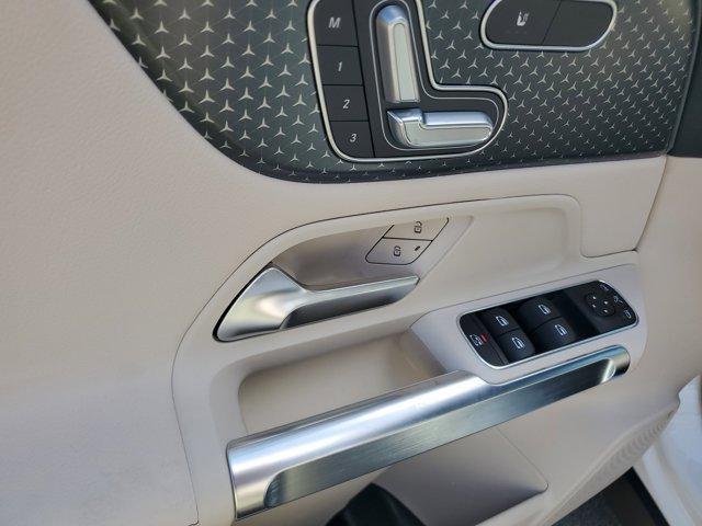 new 2025 Mercedes-Benz GLB 250 car, priced at $47,145