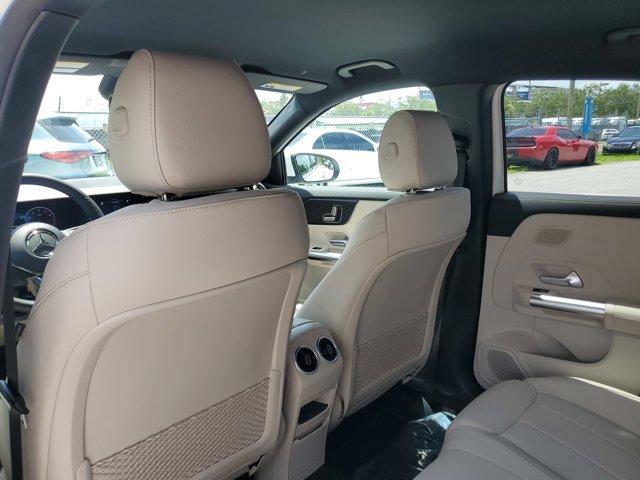 new 2025 Mercedes-Benz GLA 250 car, priced at $45,845