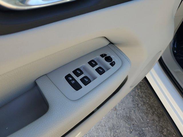 used 2019 Volvo XC60 car, priced at $24,400