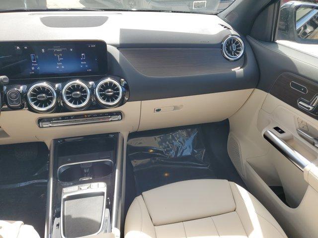 new 2025 Mercedes-Benz GLA 250 car, priced at $48,230
