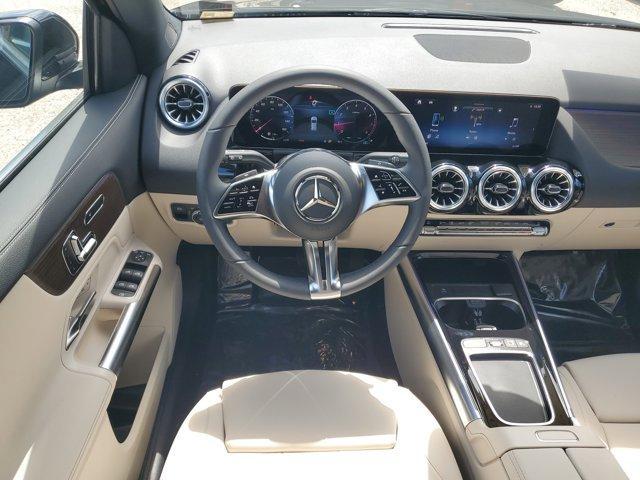 new 2025 Mercedes-Benz GLA 250 car, priced at $48,230