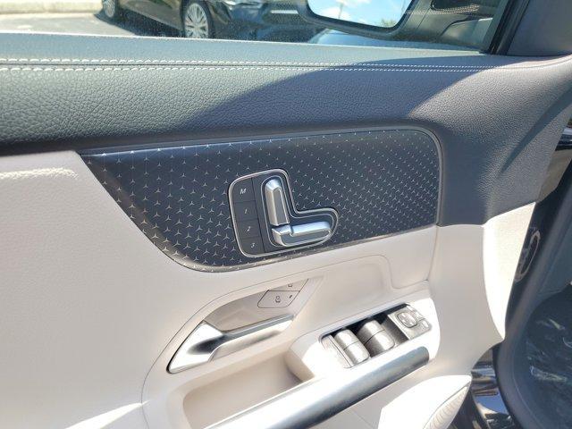 new 2025 Mercedes-Benz GLA 250 car, priced at $45,650