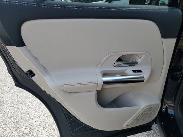 new 2025 Mercedes-Benz GLA 250 car, priced at $46,680