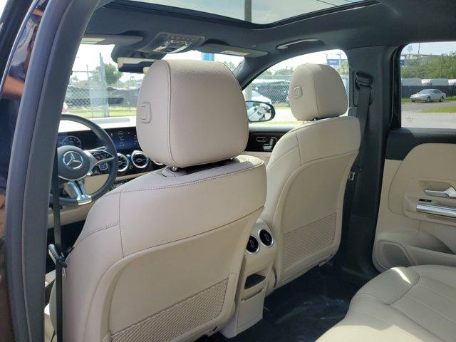 new 2025 Mercedes-Benz GLA 250 car, priced at $46,680
