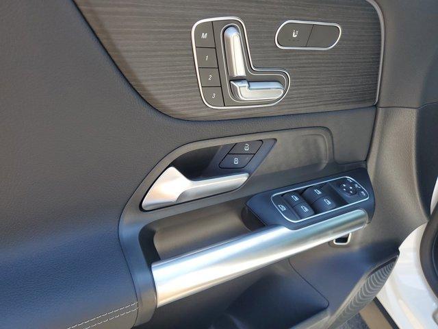 new 2025 Mercedes-Benz GLA 250 car, priced at $46,680