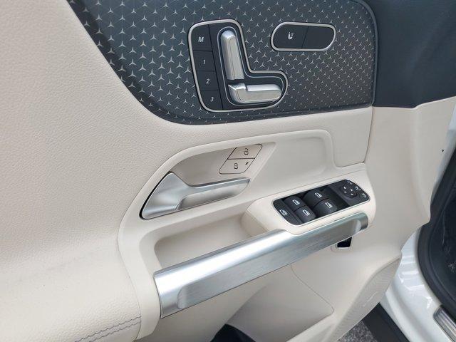 new 2025 Mercedes-Benz GLB 250 car, priced at $48,645