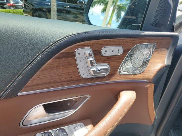 new 2025 Mercedes-Benz GLS 580 car, priced at $120,525