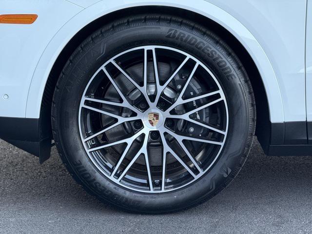 new 2025 Porsche Cayenne car, priced at $123,085