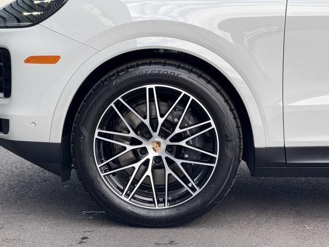 new 2025 Porsche Cayenne car, priced at $106,255