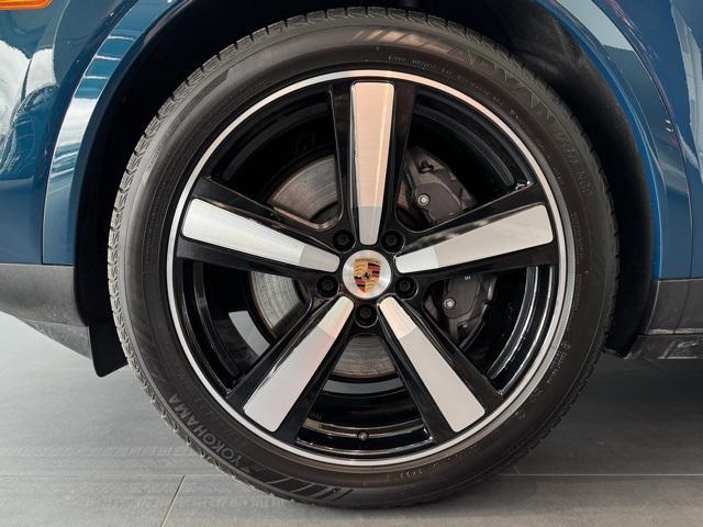 new 2024 Porsche Cayenne car, priced at $112,020