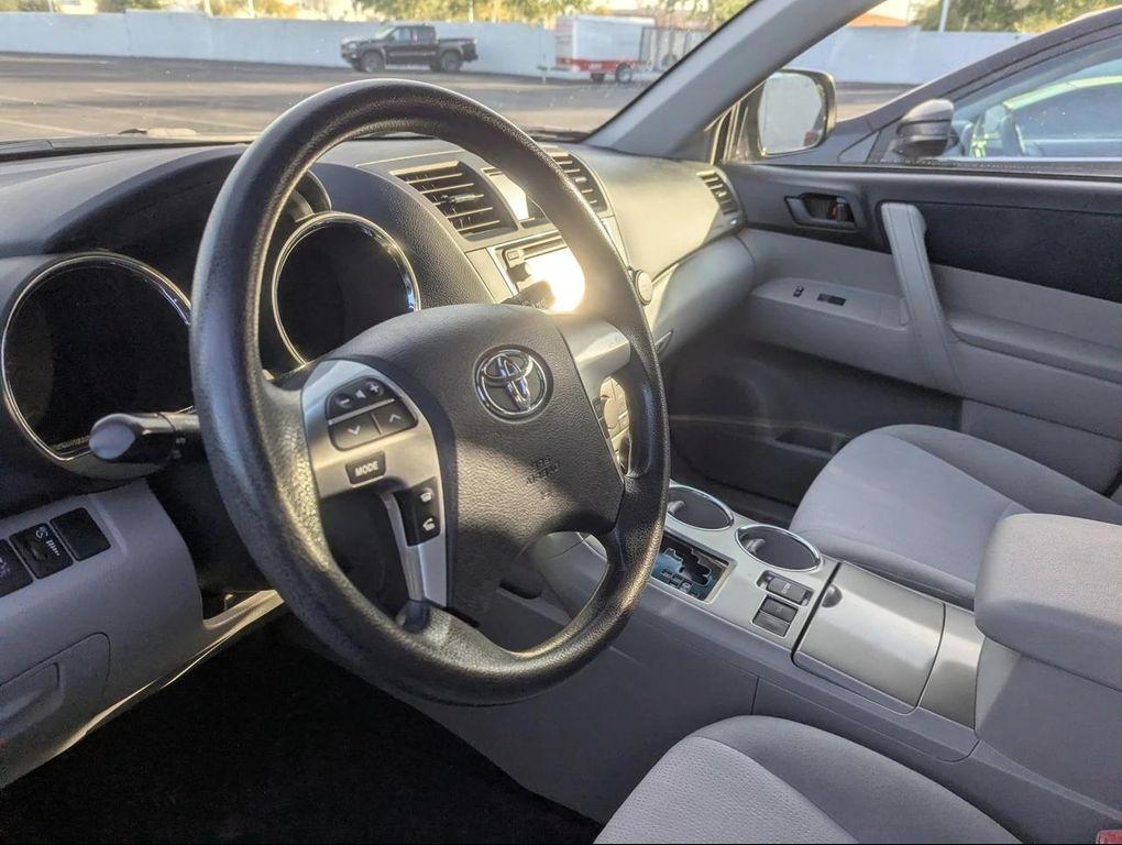 used 2013 Toyota Highlander car, priced at $13,777